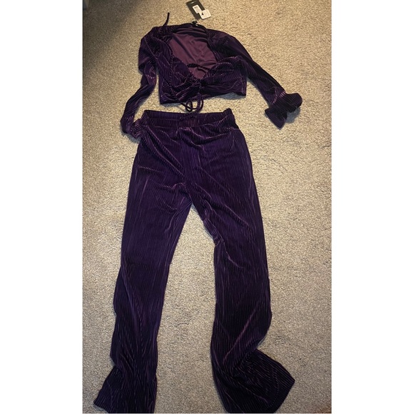 Two piece set - Picture 2 of 2